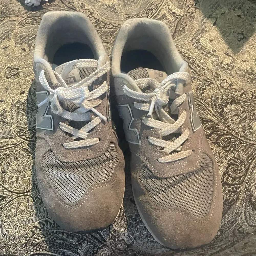 New Balance lGray Sneakers size 7 574 classics great condition